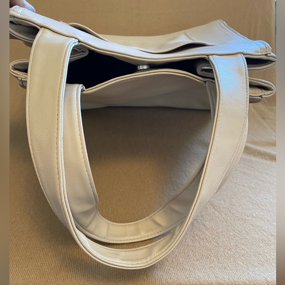 Borsani Italy Boho Cream Vegan Leather Shoulder Bag Purse Tote Lined Soft Snap. - Picture 9 of 10